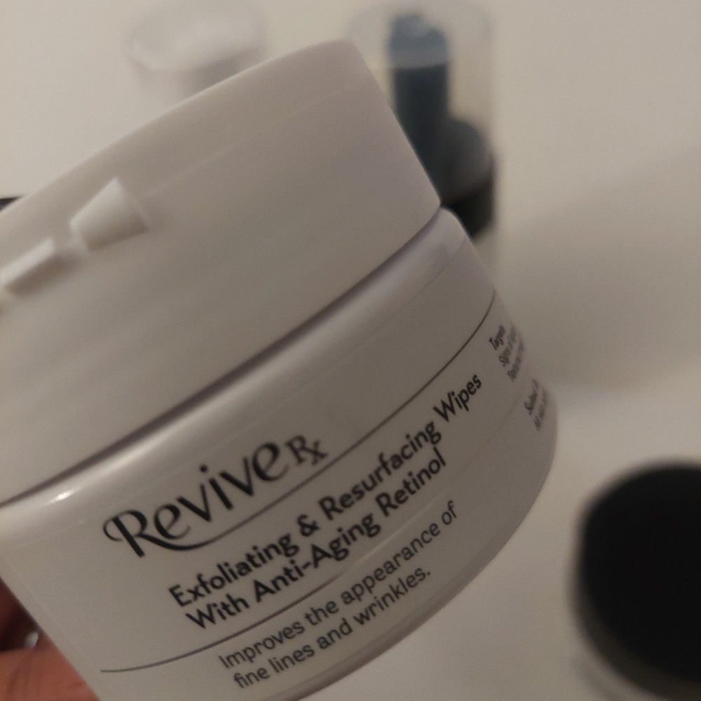 4 Pc Revive Rx Anti Aging Set Wipes Cleanser + - Picture 3 of 5